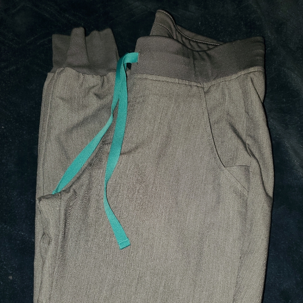 Figs scrub set xs jogger style